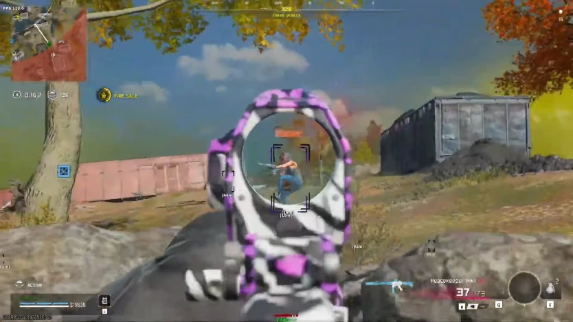 ESP box and 15m distance on an enemy in Warzone